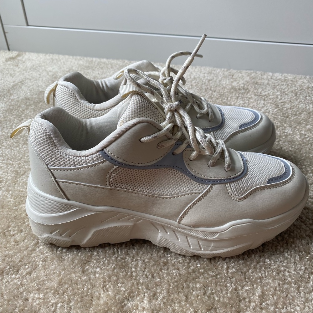 Women’s platform sneaker